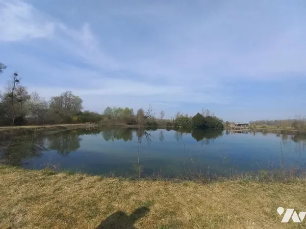 Local divers 7090 m²