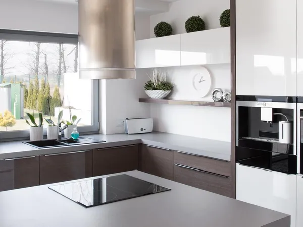 OPPORTUNITE A SAISIR : 2 chambres , grand sejour avec son espace exterieur donnant sur les jardins p