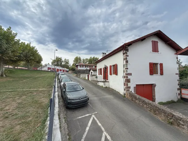 Maison centre ville de Saint Jean Pied de Port avec garage e