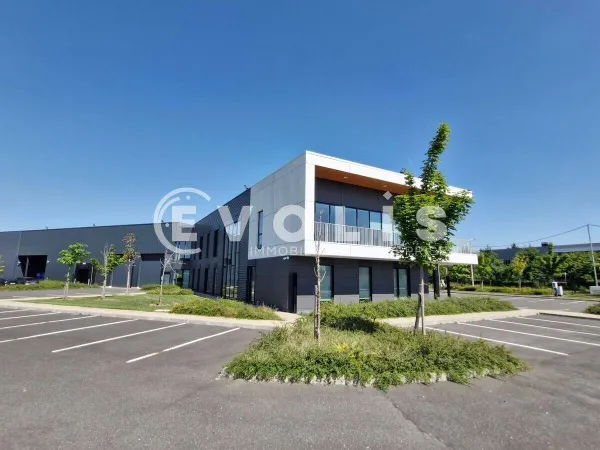 Local d'activité 1808 m²