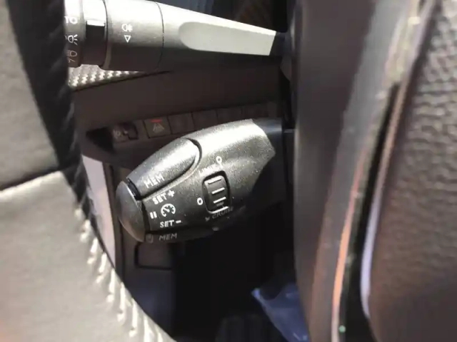Peugeot 208 puretech 75 s&amp;s bvm5 — photo 16