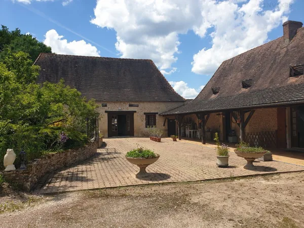 Propriété 11 pièces 400 m²