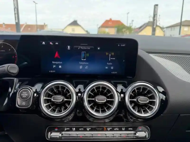Mercedes Gla 200 d amg line — photo 38