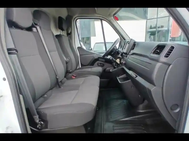 Renault Master fg f3300 l2h2 2.3 blue dci 135ch grand confort euro6 — photo 11