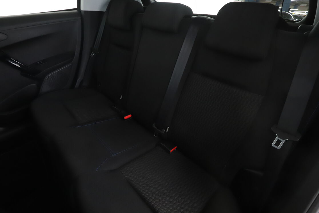 Peugeot 208 1.2 PureTech Signature — photo 13