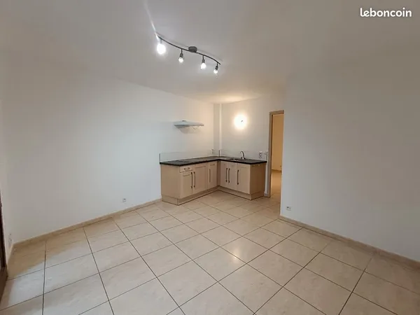 À louer - P2 de 35 m² avec cour privative