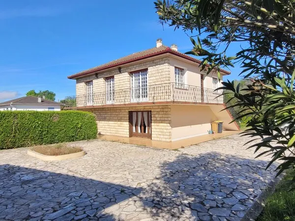 Maison 3 chambres jardin 1500m² "fort potentiel, garage, proche d'Arzacq commerce à pied