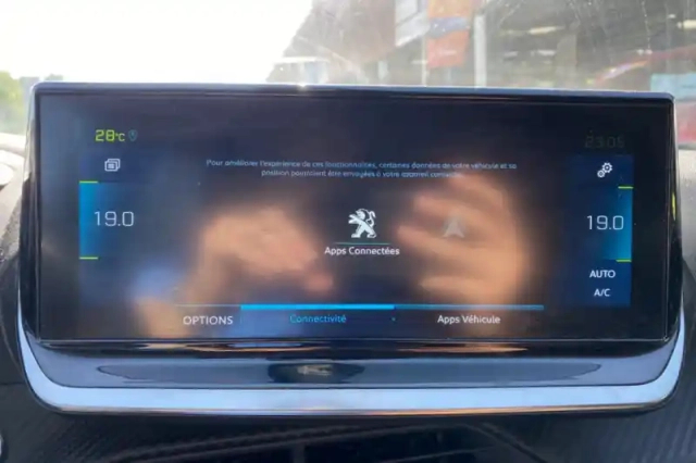 Peugeot 208 electrique 50 kwh 136ch — photo 20