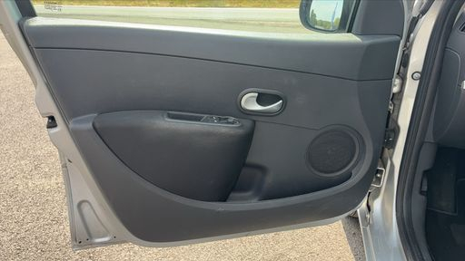 Renault Clio 1.5 DCI 90 - Expression – 2012 – 144000 km – Diesel – Boîte Manuelle — photo 23