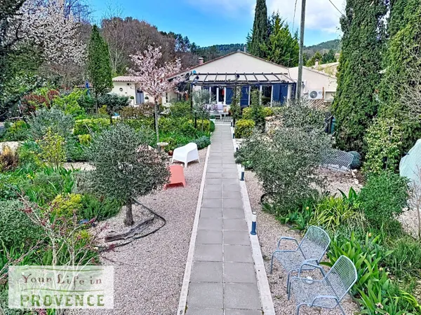 Maison de charme dans un Cadre Bucolique proche d'Entrecasteaux