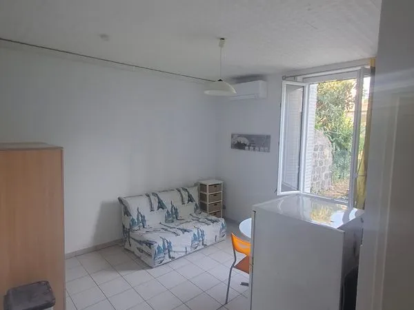 Studio meublé et climatisé 20m2 - rez de jardin