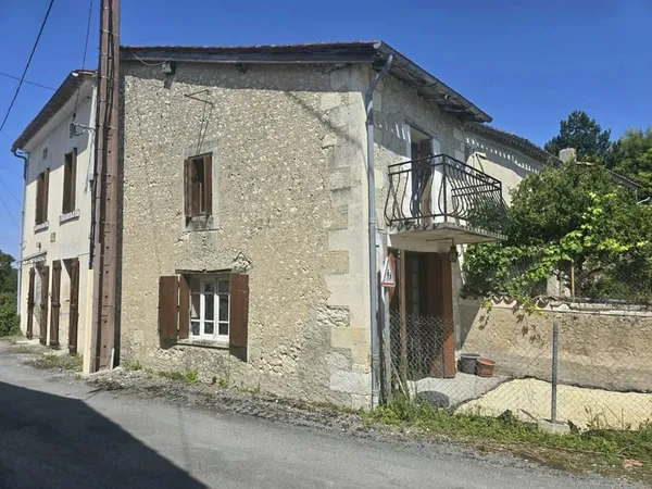 A saisir, Maison de hameau, rénovation entamée