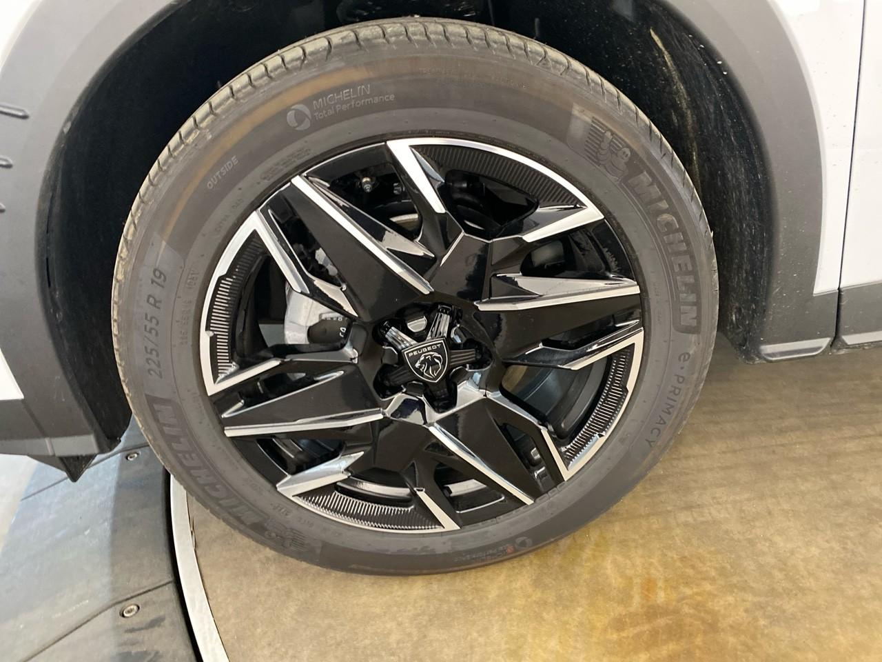 Peugeot 3008 hybrid 145 e-dcs6 allure — photo 11