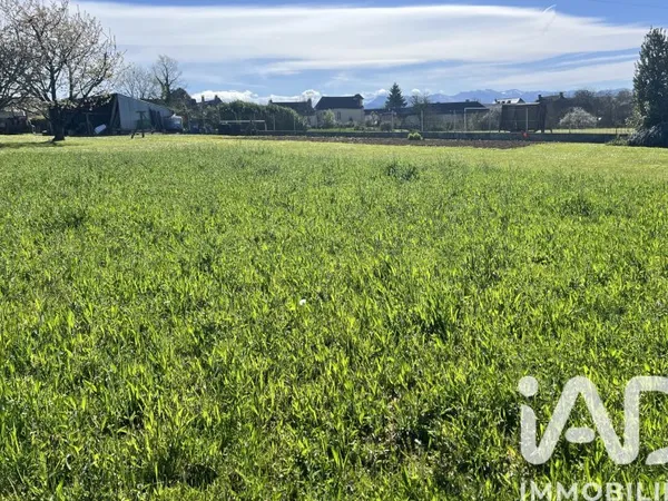 Terrain 1366 m²
