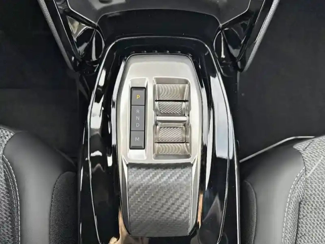 Peugeot 2008 hybrid 145 e-dcs6 — photo 34