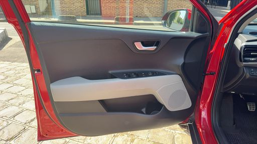 Kia Stonic 1.0 T-GDI 120 - Design – 2019 – 65938 km – Essence – Boîte Manuelle — photo 24