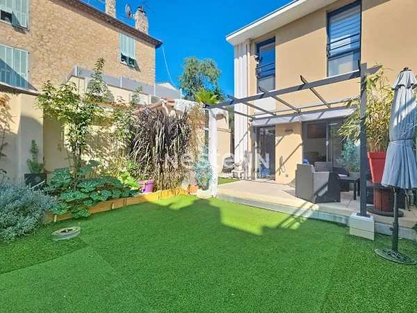 Golfe-Juan - Duplex - 62 m² - Terrasse - Jardin - Grand Parking