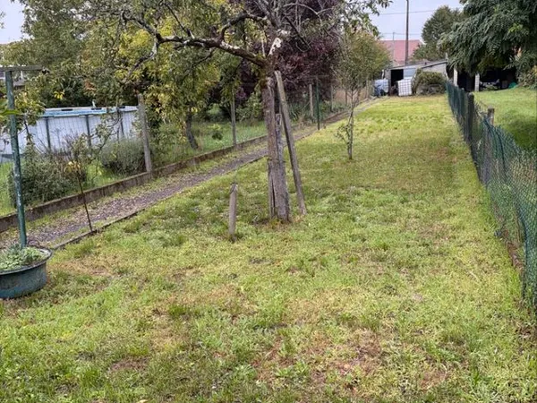 Maison avec cour,jardin et garage à Châtellerault