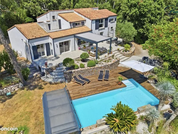 Propriété 7 pièces 265 m²