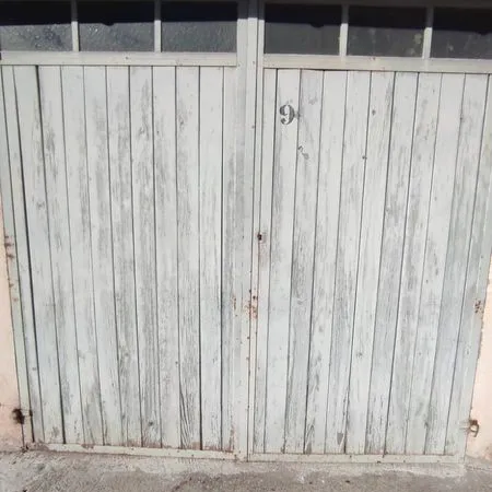 Garage / Box à louer, fermé, sécurisé, 15 m², grande hauteur de porte 2.10m et grand volume 3m15 sou
