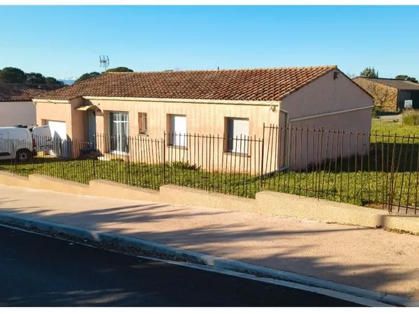 Maison récente 105 m² - 2019 - Plain-pied 4 chambres - DPE A/A - Terrain 1 125 m² - Garage