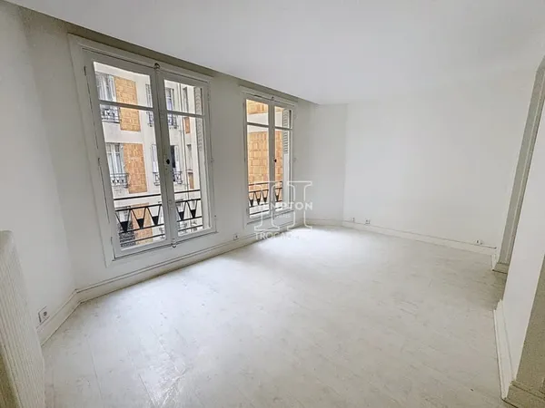 PARIS XVI TRIANGLE D'OR | STUDIO À RÉNOVER | 24,90 m2 | 4