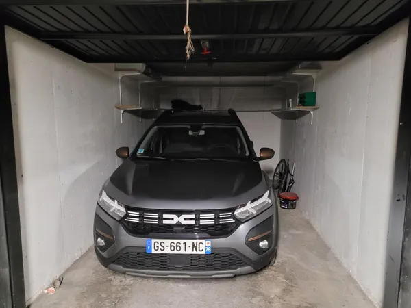 Loue parking 13m²