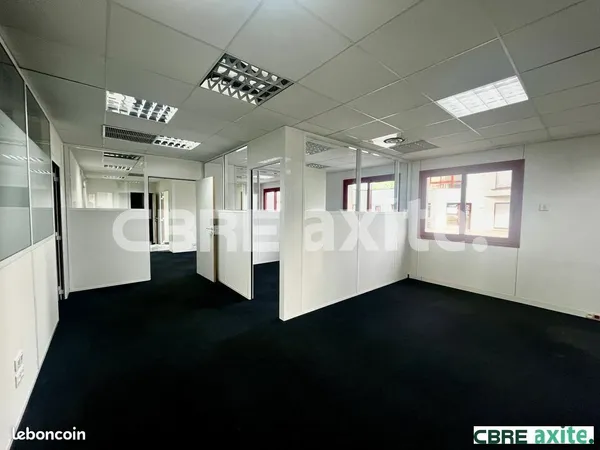 Bureaux 133 m² BOURGOIN JALLIEU