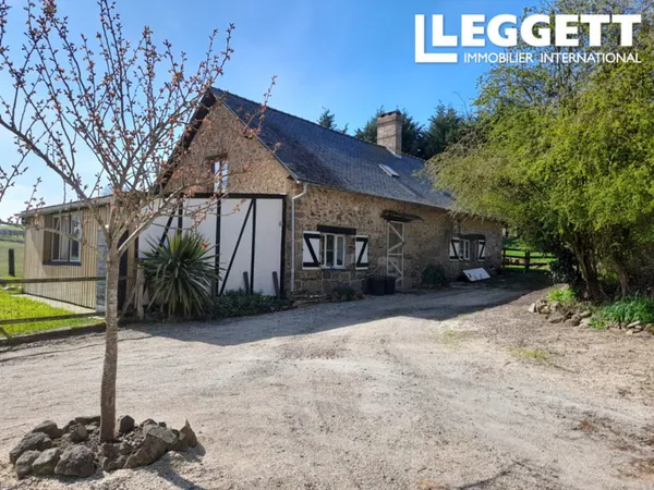 Maison de caractère de 130 m² au calme en Mayenne ? Jardin clos ? Dépendance