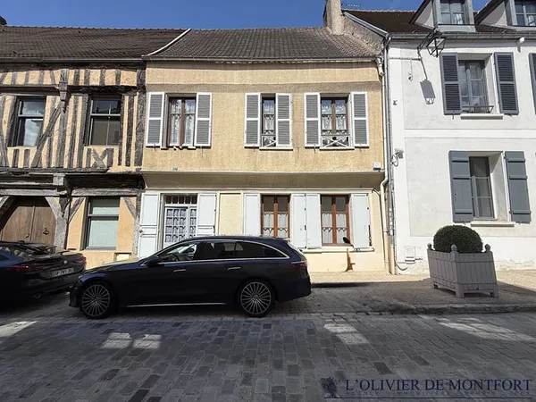 Maison 6 pièce(s) 133 m² en hyper centre de MONTFORT L'AMAURY