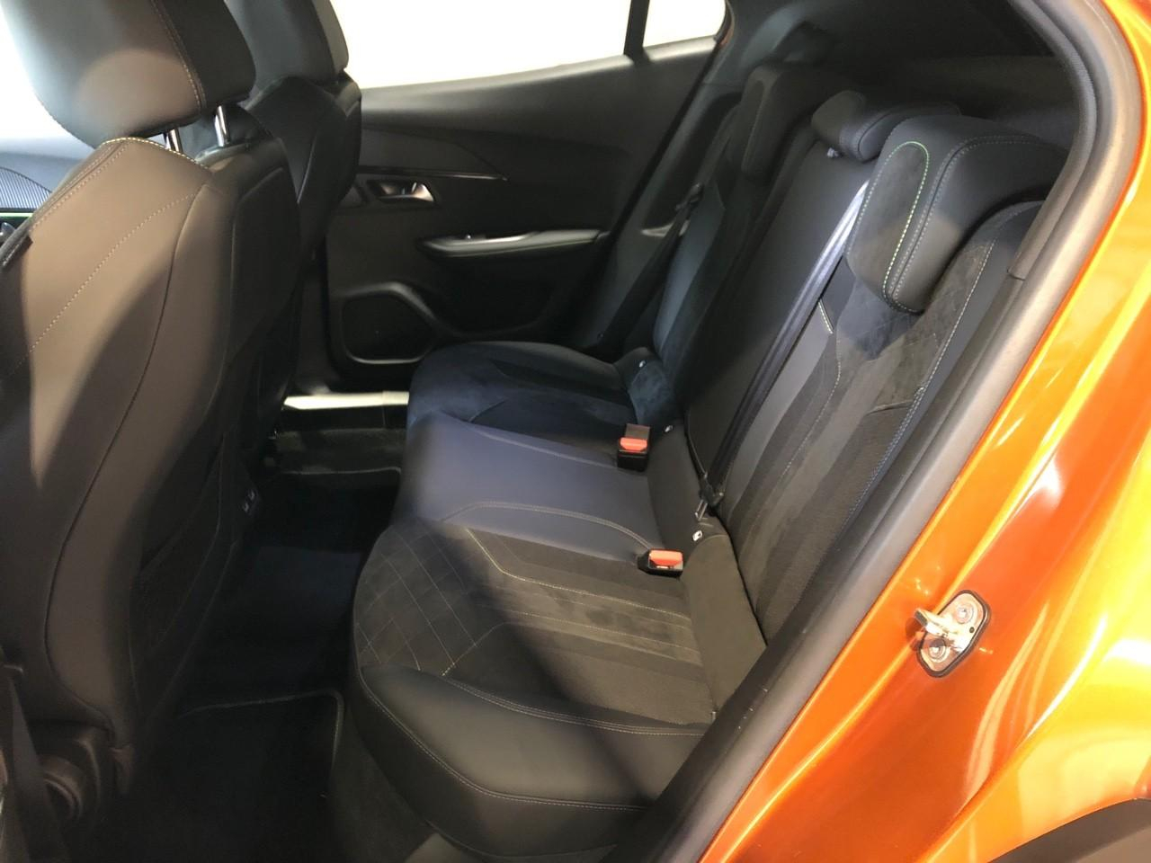 Peugeot 2008 puretech 130 s&s eat8 gt pack — photo 10