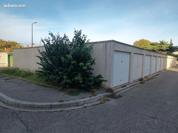 Garage et parking Vente Avignon 15500€