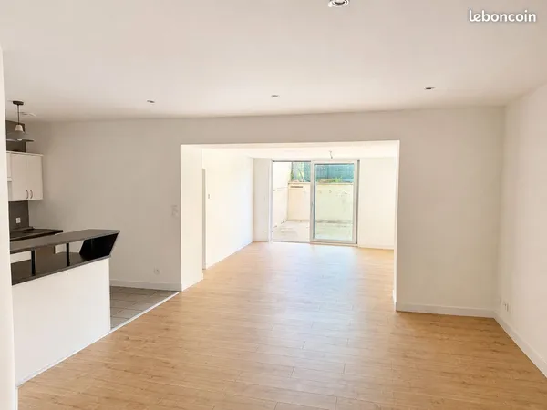 Superbe F3 rénové avec grande terrasse