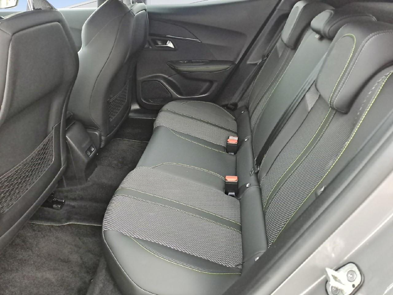Peugeot 2008 puretech 130 s&s eat8 gt — photo 10