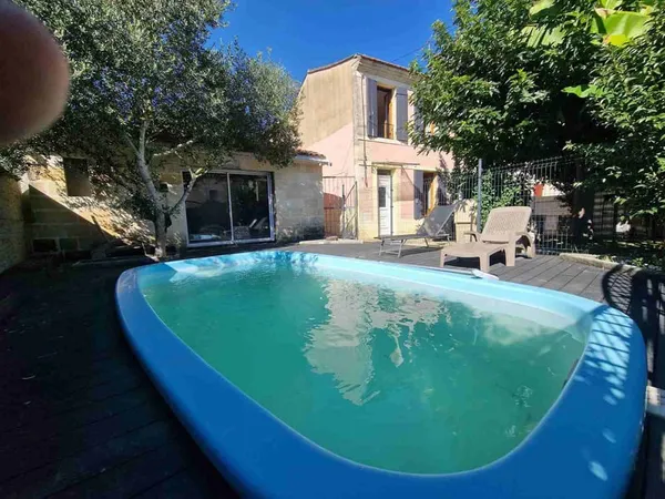 Belle maison en pierre avec piscine au calme dans un quartie