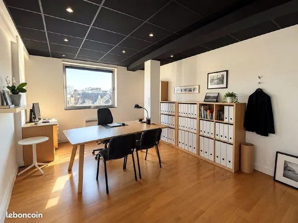 Bureaux 96 m² - 7 bureaux - Rennes hyper centre, 4e étage avec ascenseur