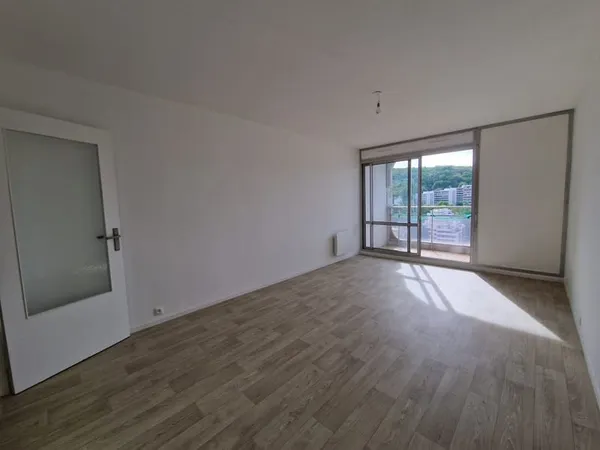 T2 avec balcon sans vis à vis