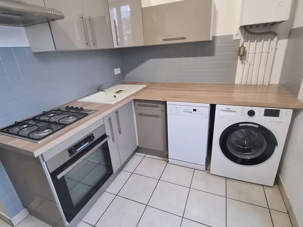 APPARTEMENT F3 MEUBLE 2KM Genève 50m2