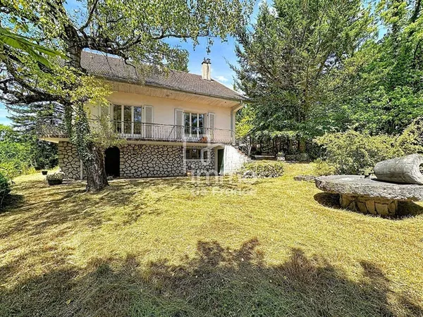 Maison 7 pièces 210 m²
