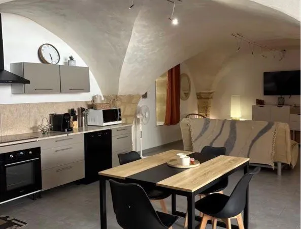 Magnifique 77m2 avec cour et Parking privé dans le centre historique de Sommières