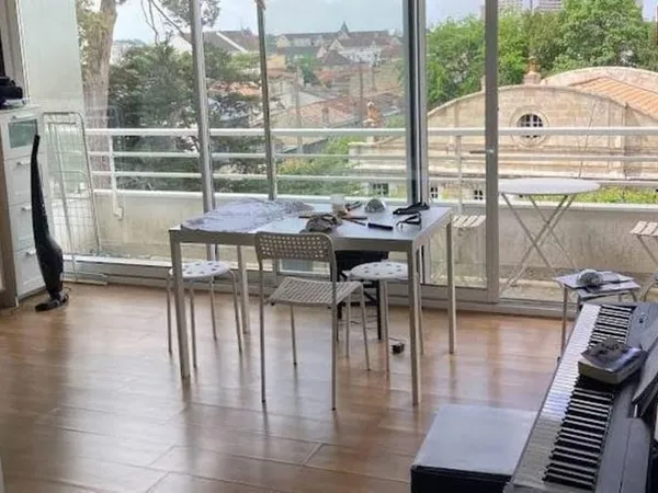 Beau studio 29m² balcon parking barrière Pessac