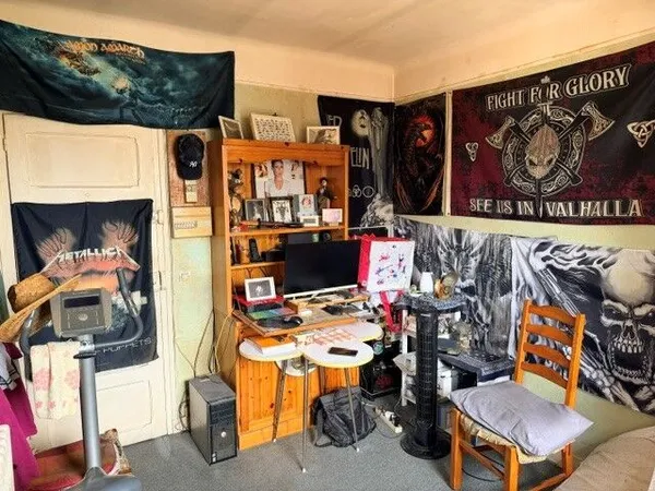 Studette vendue loué. Locataire dans les lieux depuis 1996.