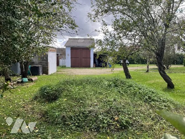 Terrain 843 m²