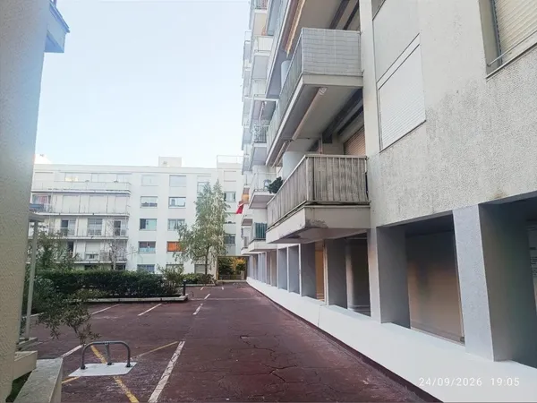 Grande appartement à Biarritz st charles avec parking boxable ET cave