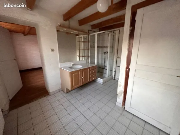 Maison à rénover avec terrain et dépendances
