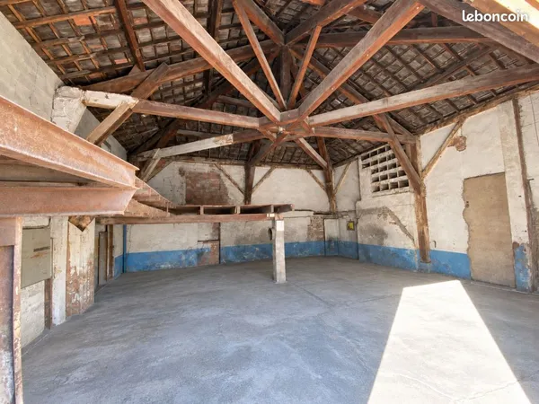 A VENDRE Entrepôts 180 m2 - MARSEILLE Centre ville