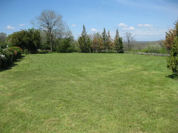 Beau terrain constructible avec CU et compteur d'eau
