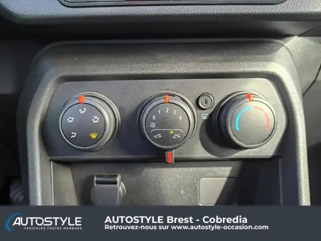 Dacia Sandero 1.0 sce 65ch essential — photo 13