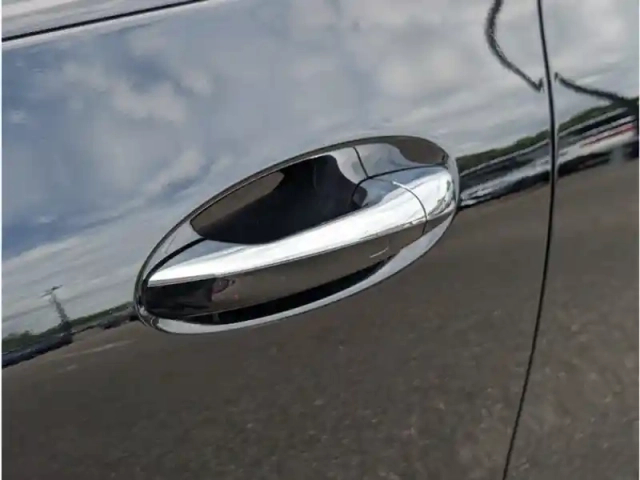 Mercedes Eqa 350 4matic — photo 20