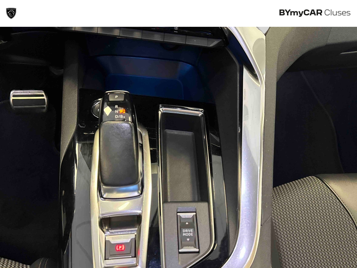 Peugeot 3008 Hybrid 225 e-EAT8 — photo 15